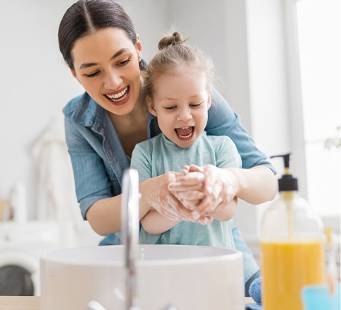 mother-daughter-washing-hands